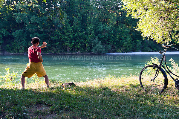Tai Chi practitioner at the River Isar, Munich. (sanjay austa      sanjayausta@gmail.)